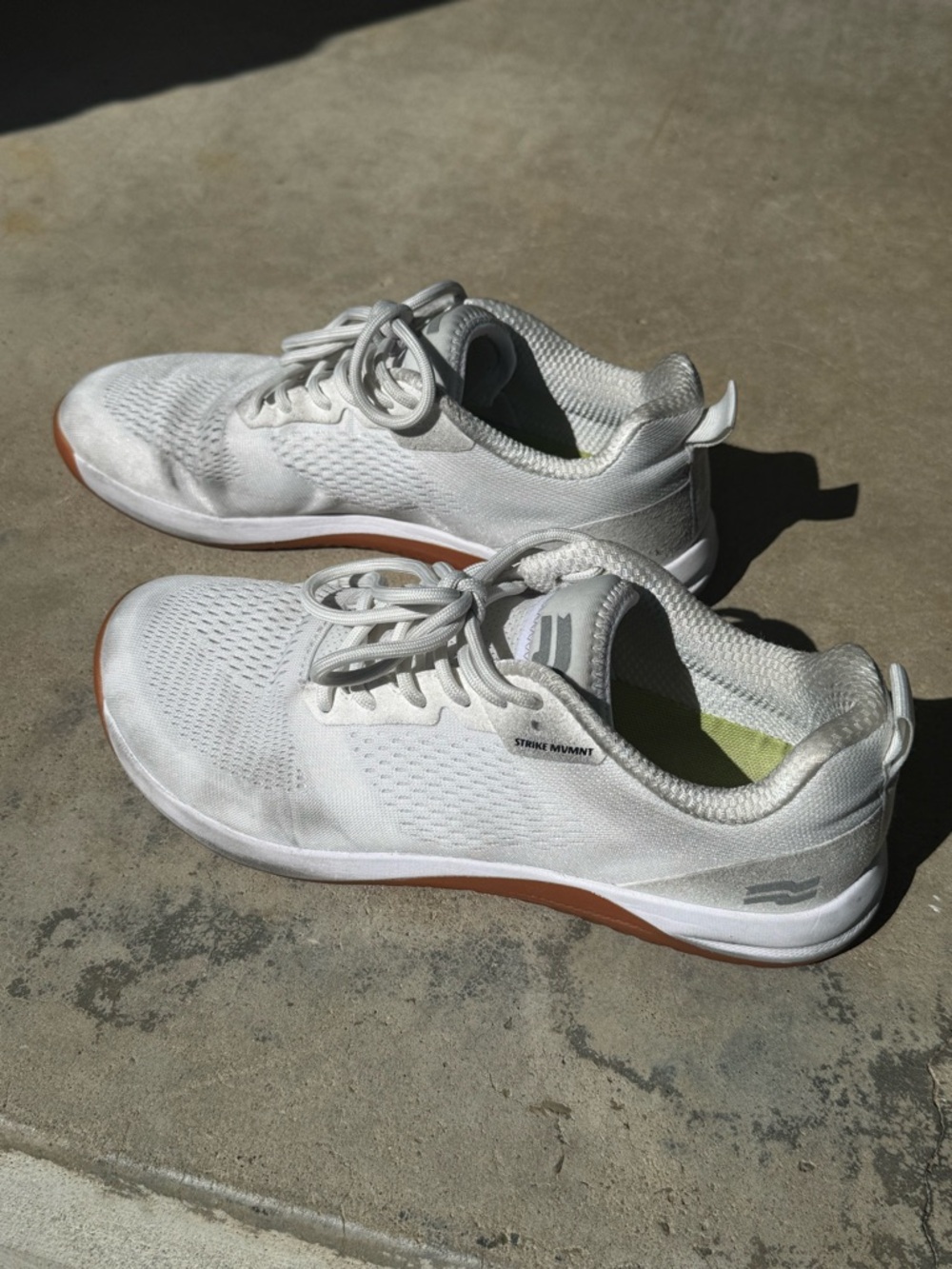 Strike Movement Haze Trainer White/Gum